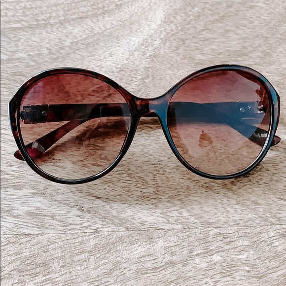 Oscar de la Renta Accessories - Oscar De La Renta sunglasses
